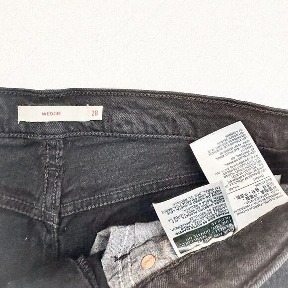 Levi's Wedgie Black Denim Button Fly Distressed Jeans Size 28 - Picture 6 of 11